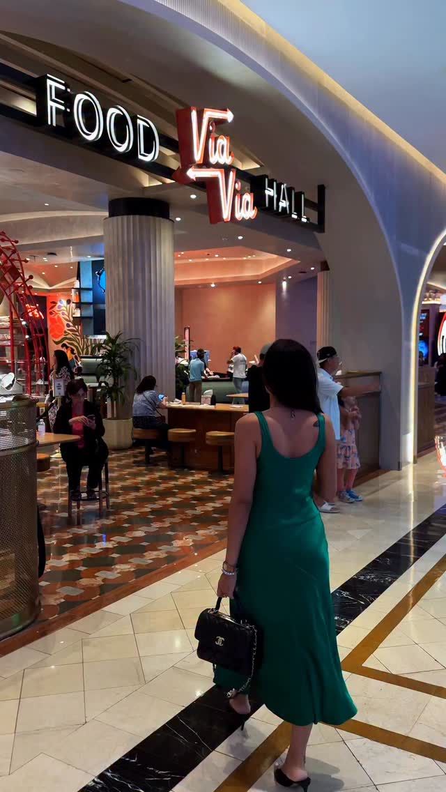 Instagram post by @lasvegastips for The Venetian Las Vegas. Caption reads: I was invited to experience Via Via Food Hall....