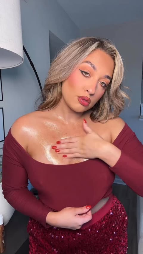 Instagram post by @bynicolemaddie for PALMERS. Caption reads: [...] ✨ comment GLOW UP & I’ll send ya this....