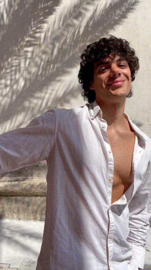 Instagram post by @valerio.goffredo for Karma And Luck. Caption reads: [...] me keep my vibes high. Thanks to....