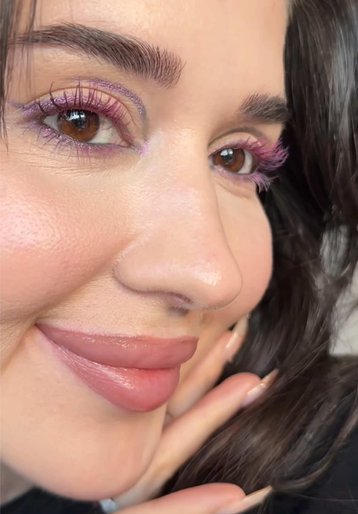 TikTok post by @mervkutlu for Hourglass Cosmetics. Caption reads: En sevdiğim tonlar 🤤🤤 günlük makyajlarda artık....