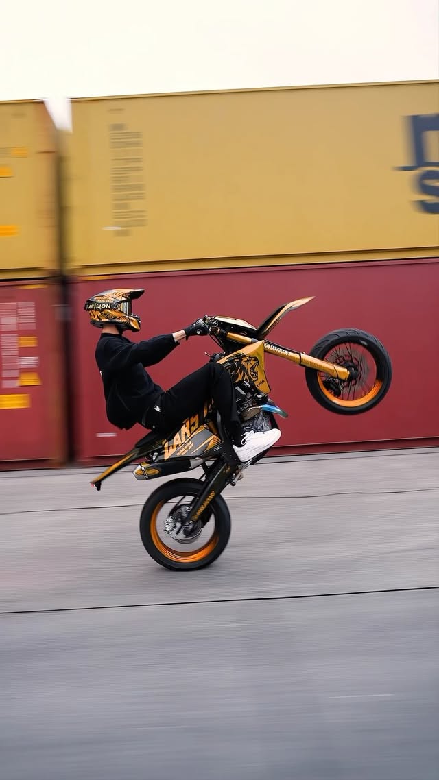 Instagram post by @larssjacobs for YUXUS. Caption reads: 🫣🔥
×
Clothing from @yuxus 
×
 ⭐️....