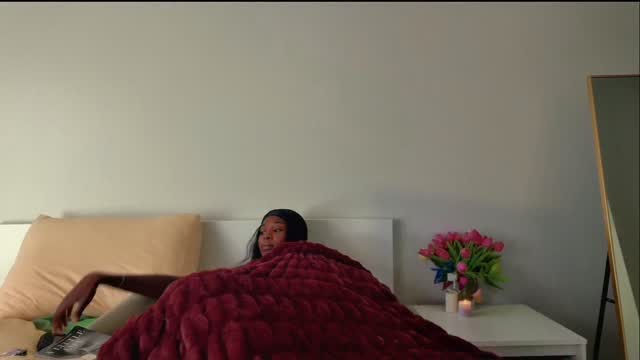 Instagram post by @justinescameraroll_ for Sheamoisture. Caption reads: [...] be SO good) and  spend more time on self....