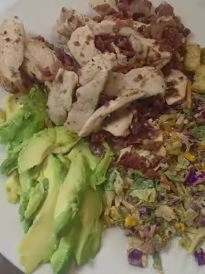 TikTok post by @veroosalgadoo for Kale. Caption reads: ##taylorfarms #salad #food #fyp @Kale.