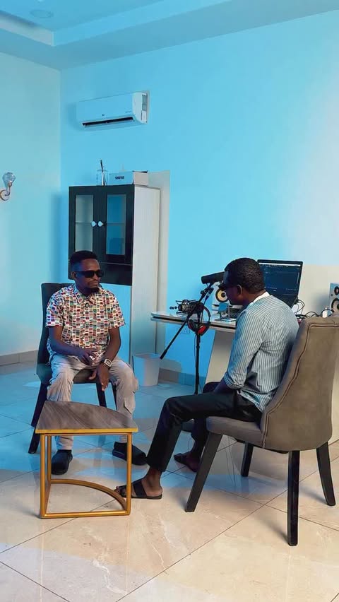 Instagram post by @adogwanja for Coca-Cola. Caption reads: Idan vibe ya ɓace, Schweppes ne amsa
Great taste.....