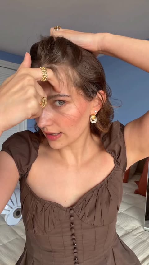 Instagram post by @sarahpalmyra for currentbody. Caption reads: [...] lazy girl hair growth tool is the....