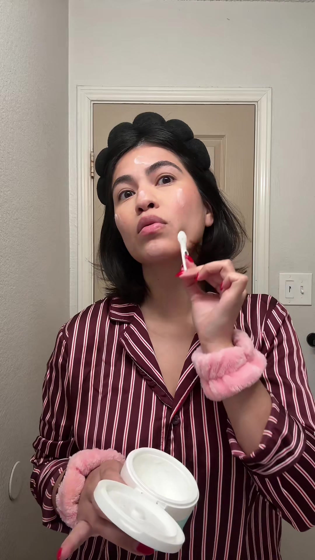 TikTok post by @hdzperla4 for cleanskinclub. Caption reads: [...] 3 day shipping‼️ @Clean Skin Club....