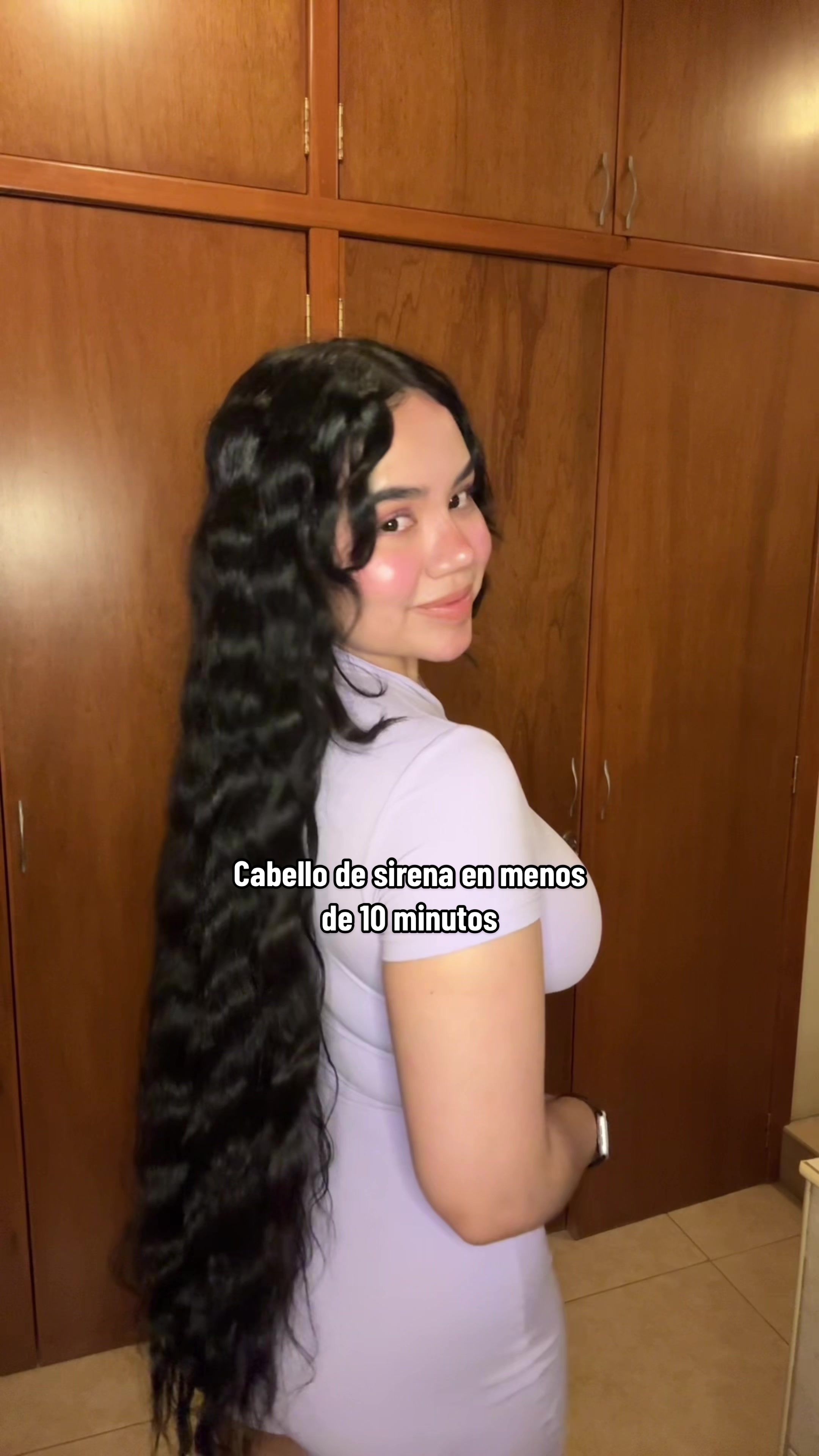 TikTok post by @cynnthia_fernandez for SHEGLAM. Caption reads: Cabello de sirena en menos de 10 minutos! Búscalo....
