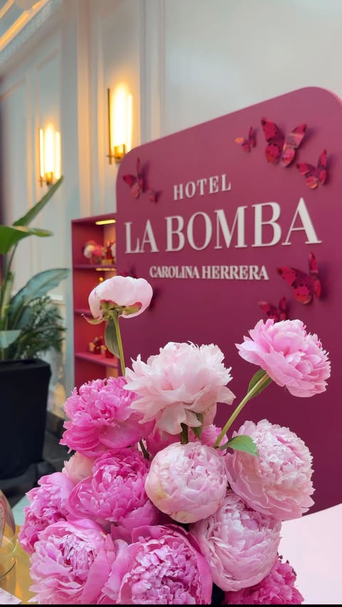 Instagram post by @tammelo_ for Carolina Herrera. Caption reads: Inside the world of @carolinaherrera 🩷🌺🌸 There....