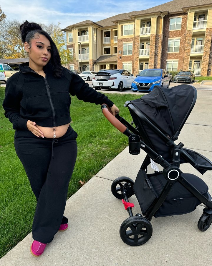 Instagram post by @jasananicole for Mompush. Caption reads: still pregnant, still fine 😘 - - s/o to....