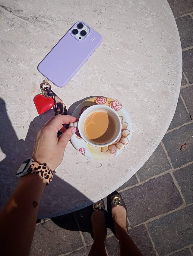 Instagram post by @ladyessegici for IDEAL OF SWEDEN. Caption reads: Coffe break @idealofsweden ADV Use my code 15%....