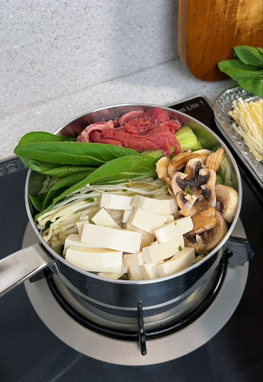 TikTok post by @amelitara for Steincookware. Caption reads: [...] protein easy bgt kannn😙 Pisau dari....