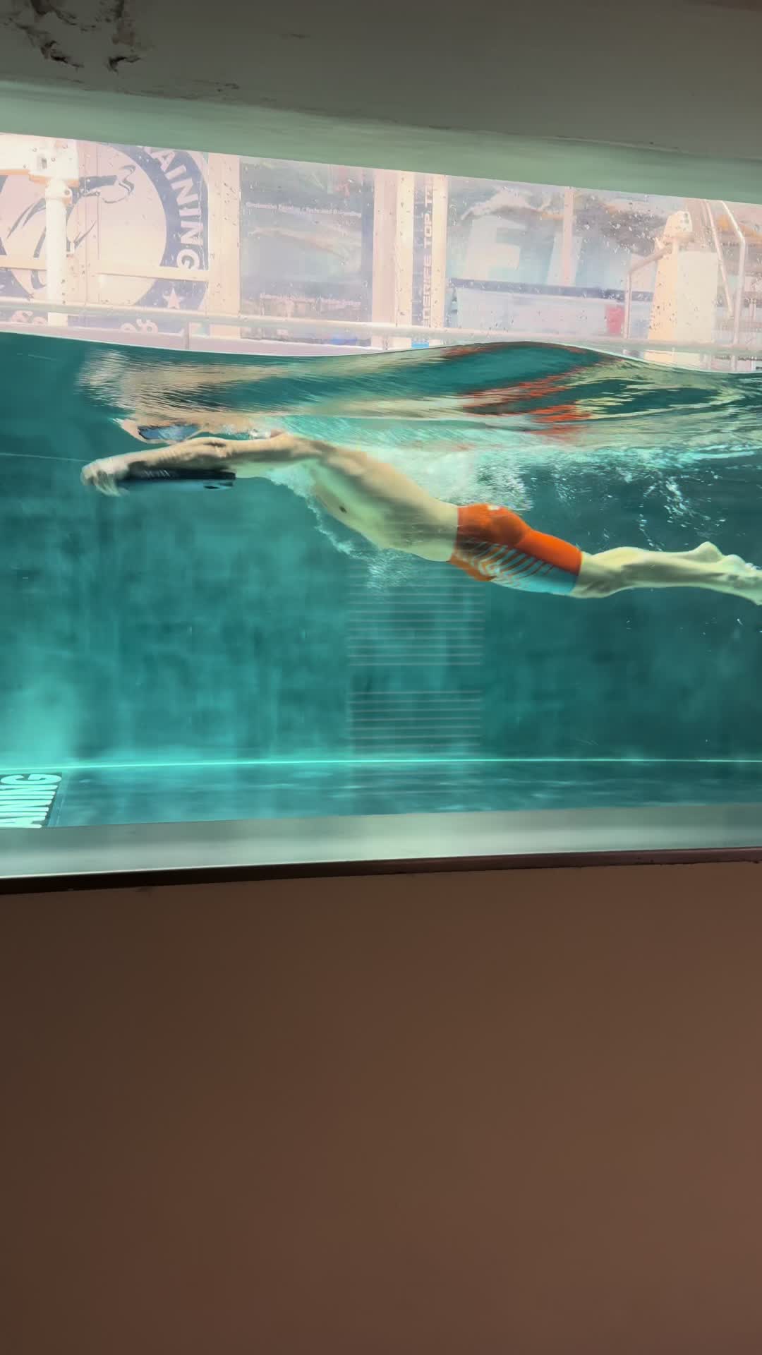 TikTok post by @sterazzo86 for TheMagic5. Caption reads: [...] a kick board VS the correct way 👀....