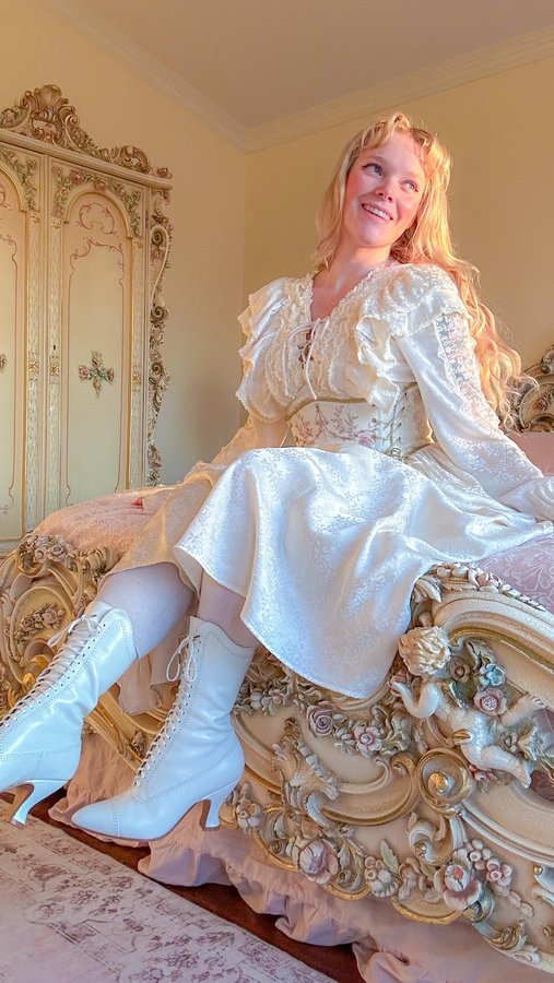 Instagram post by @travelmomoirs for American Duchess. Caption reads: [...] for the most gorgeous shoes by American....