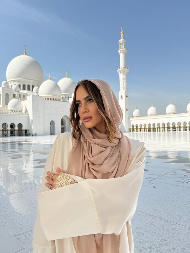 Instagram post by @jessica_haller for Visit Abudhabi. Caption reads: [...] Abu Dhabi at its most timeless✨🕌....