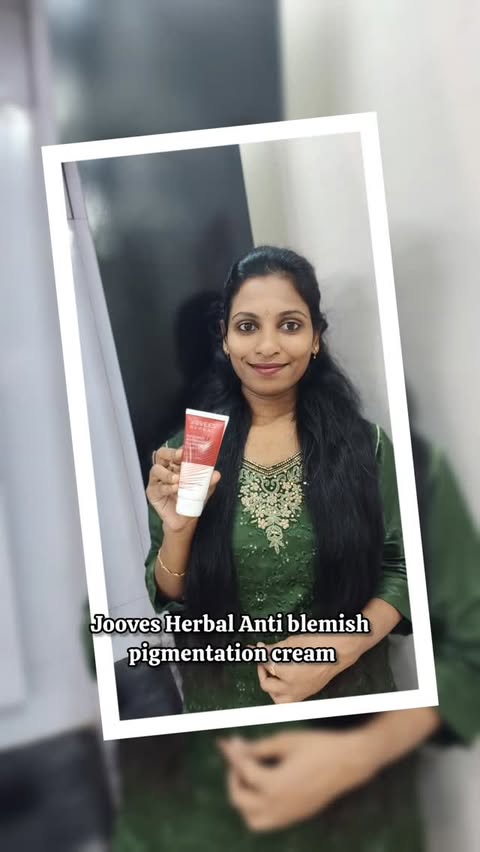 Instagram post by an influencer for Jovees Herbal. Caption reads: [...] marks stay 😭 Trying out Jovees Herbal....