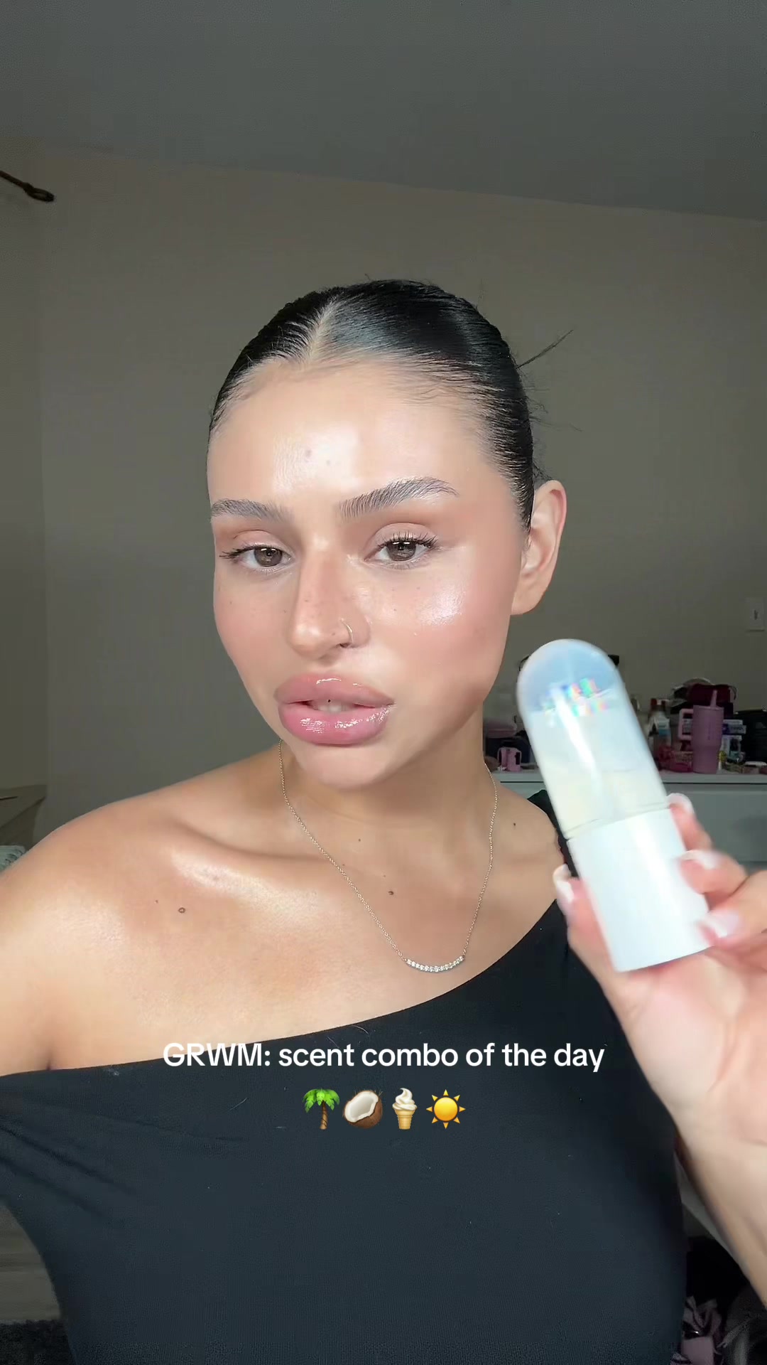 TikTok post by @jocelvnnavrro for Kopari Beauty. Caption reads: [...] a delicious and creamy coconut scent! 🥥🍦✨....