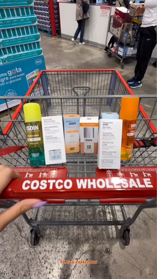 Instagram post by @i.love.costco.mx for ISDIN. Caption reads: Gran noticia! Estos protectores solares de....