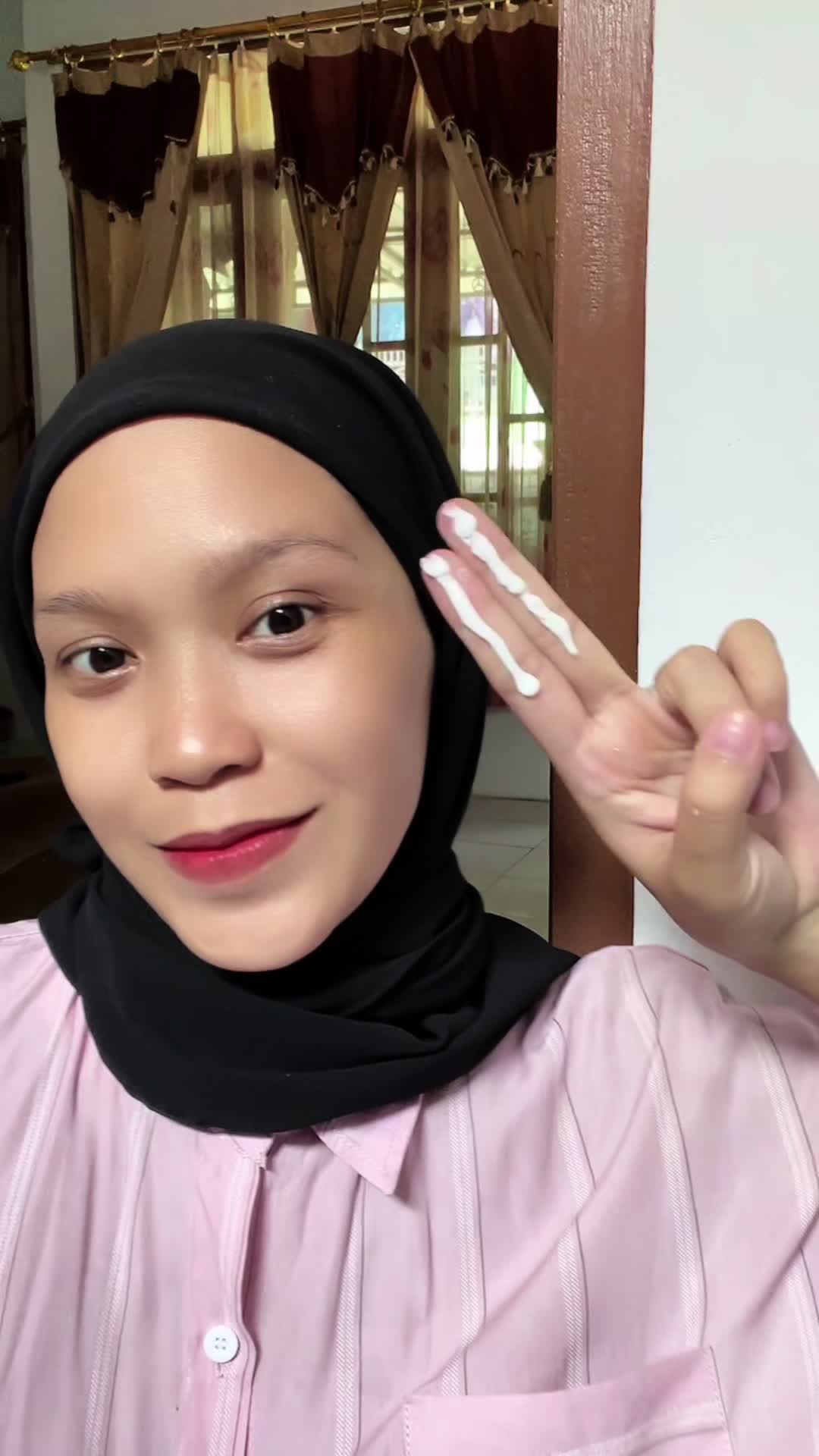 TikTok post by @itsme_tiankrist for Dear Me Beauty. Caption reads: [...] non comedogenic ?! pastinya Pakai @Dear Me....