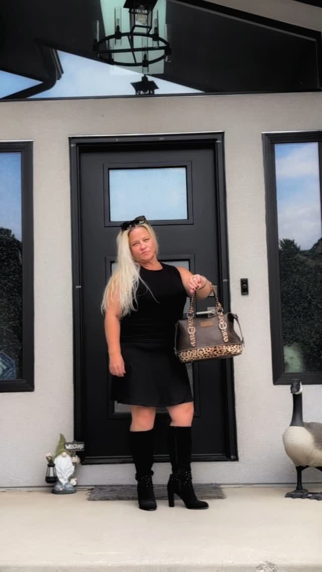 Instagram post by @rockabetty25 for Ellie. Caption reads: .
💎 🥂 💎🥂💎🥂💎🥂💎
S-A-T-U-R-D-A-Y Night
Is....