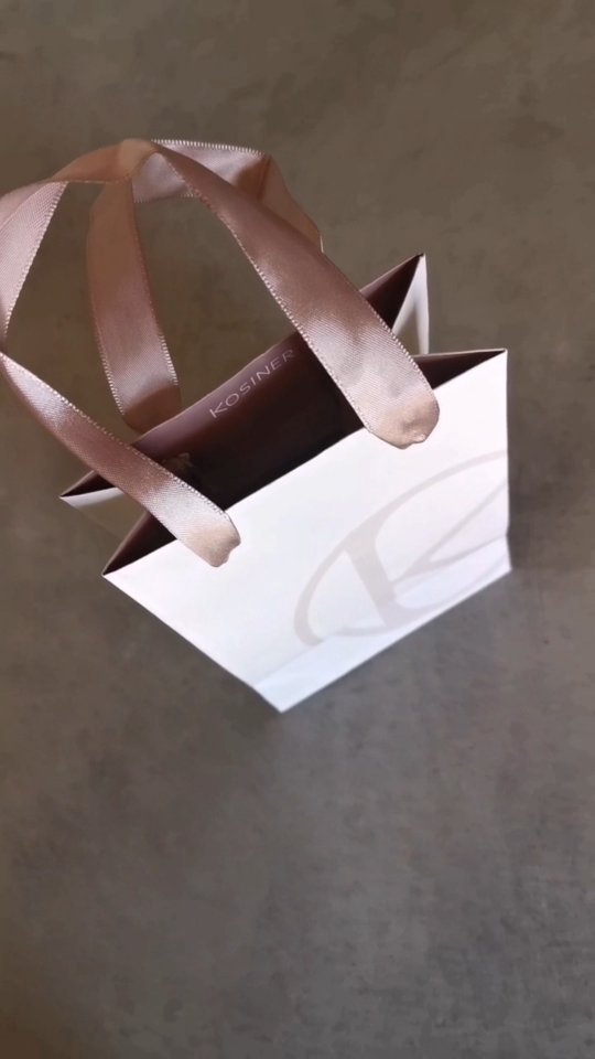 Instagram post by @beachcheyenne23 for Kosinerjewelry. Caption reads: ✨✨✨In love @kosinerjewelry 💖

Discount code....