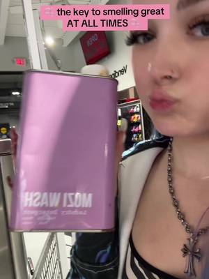TikTok post by @jillian.duvall for Mozi Wash. Caption reads: [...] too!! i got the vanilla moon scent! - @Mozi....