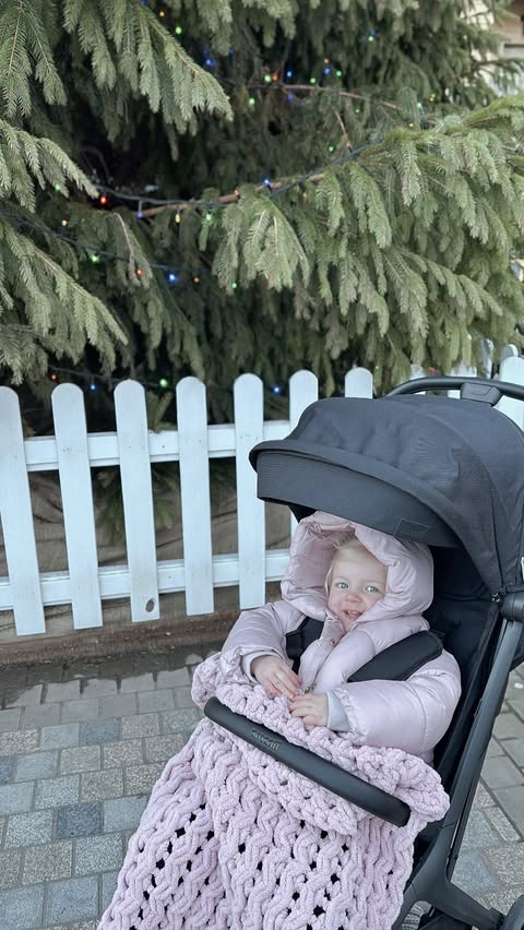 Instagram post by @laurynandhergirls_x for Pramworld. Caption reads: [...] using the Amaati Perla Stroller from....