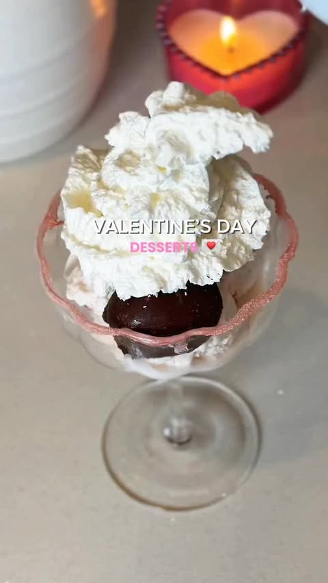Instagram post by @claudy.anderson for Tru Fru. Caption reads: Yummy! The best dessert for Valentine’s

Day❤️
....