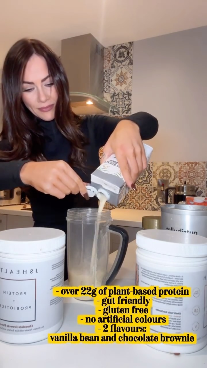 Instagram post by @grainnemccoy_ for JSHealth Vitamins. Caption reads: I think I’ve just found the best protein powder....