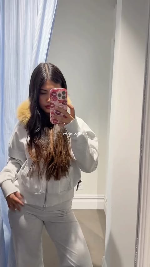 Instagram post by @sisiamara for Subdued. Caption reads: ❄️🩷 @subdued #ad
@rooseveltfieldmall.