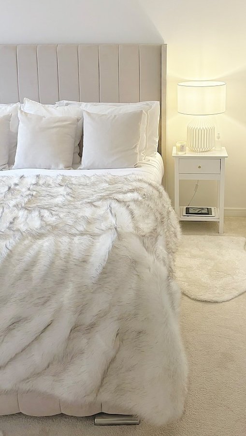 Instagram post by @newhome_no.74 for Battilo Home. Caption reads: Unbox My New Throw ✨ Absolutely obsessed with this....