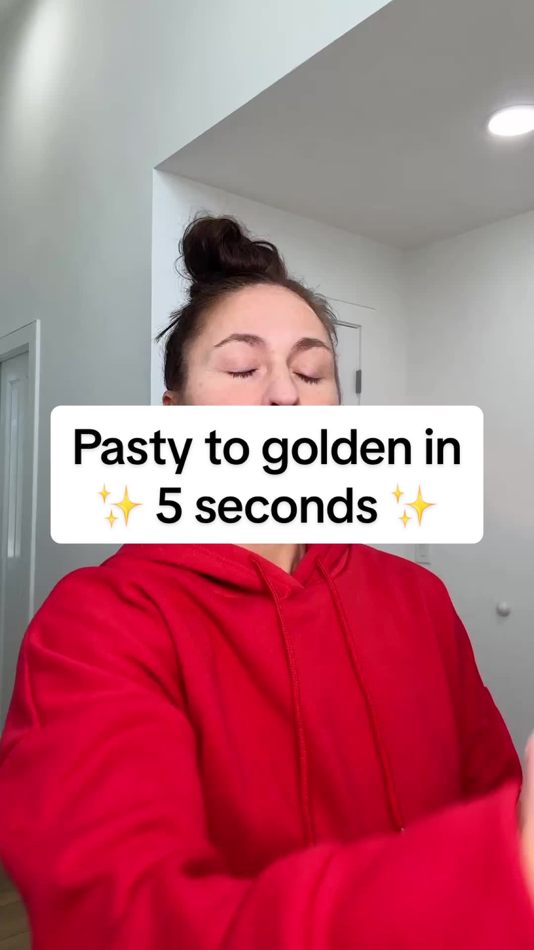 TikTok post by @laurenimbriaco for Peta Jane Beauty. Caption reads: [...] #selftanroutine @Peta Jane Beauty .