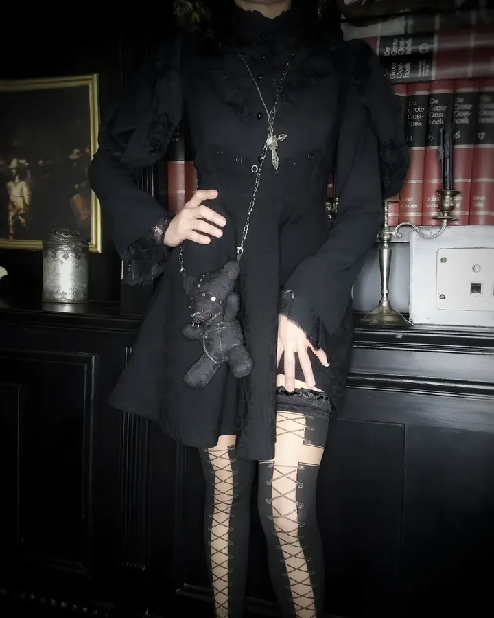 Instagram post by @anarosapano for FANTASMAGORIA. Caption reads: [...] I will show them.
 
Info about....