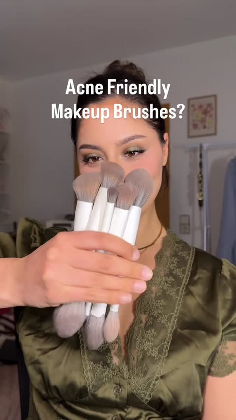 Instagram post by @farahsfaxi_official for Morphe. Caption reads: [...] filmed a full tutorial using the new Morphe....