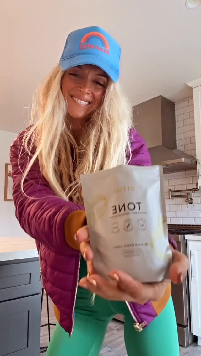 Instagram post by @obsessedandyouneedit for Arrae. Caption reads: [...] my gummiesto match my leggings… 
sour apple....