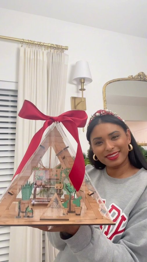 Instagram post by @itsnicolefoster for Glowforge. Caption reads: [...] that takes minutes to cut out on my....