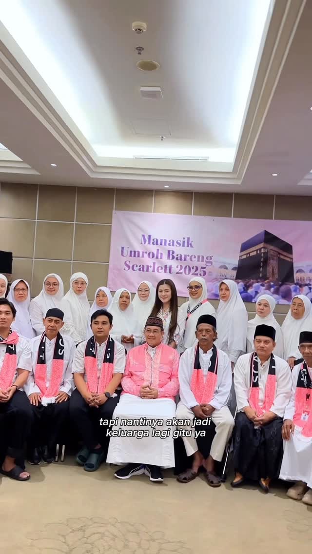 Instagram post by @felicyangelista_ for Scarlett Whitening. Caption reads: H-1 sebelum keberangkatan calon jamaah Umroh....