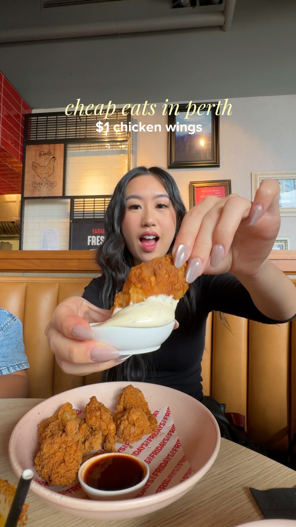 Instagram post by @amy.lien for TGI Fridays. Caption reads: come with us to get $1 CHICKEN WINGS!! 🤩🍗

📍....