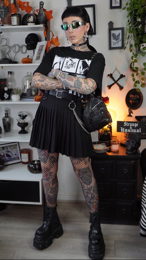 Instagram post by @amylouisehansonxo for Damaged Society. Caption reads: One band tee , styled 4 ways - festival edition....