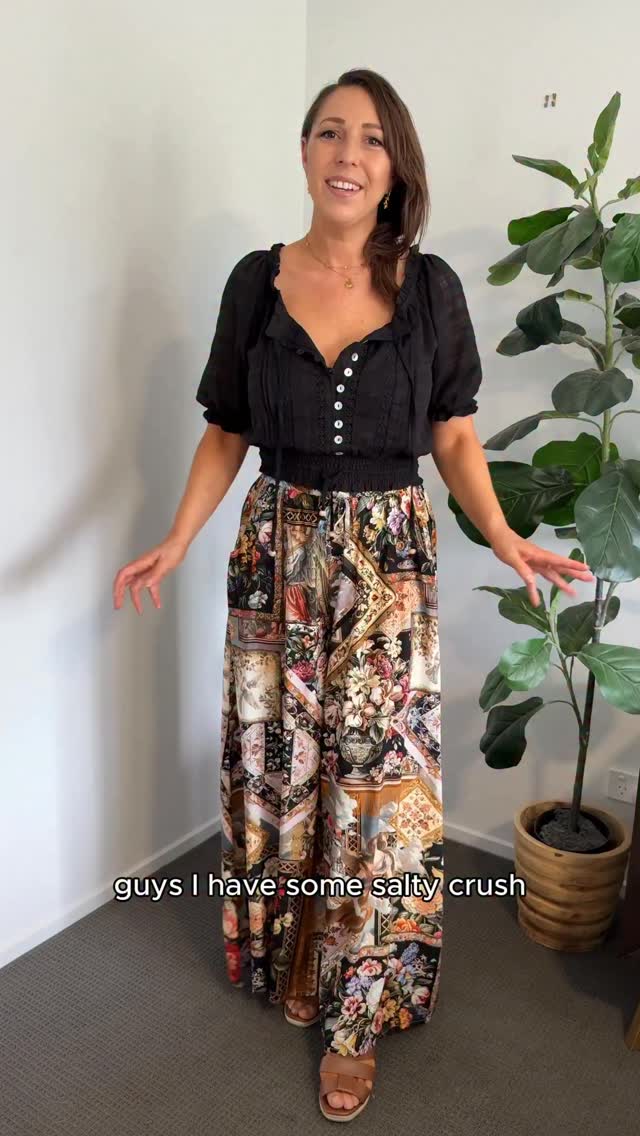 Instagram post by @jackiescolourfulcloset for Salty Crush. Caption reads: Try on haul with @jackiescolourfulcloset 🤍

-....