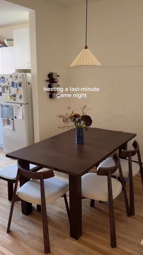 Instagram post by @viclauren_ for Cozey. Caption reads: last-minute hosting made so easy with @cozey ‘s....