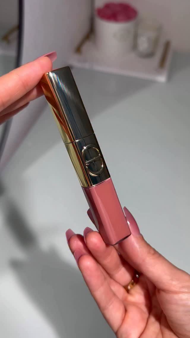 Instagram post by @anniiearif for Kiss Products. Caption reads: [...] #DiorBeauty #Nudelips Nails @kissproductsuk....