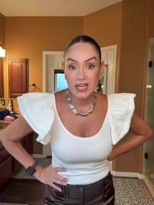 TikTok post by @brisalaregiacharl for VRCÔMFY. Caption reads: #fashion #moda #straplessbra #bra #ropa @VRCOMFY.