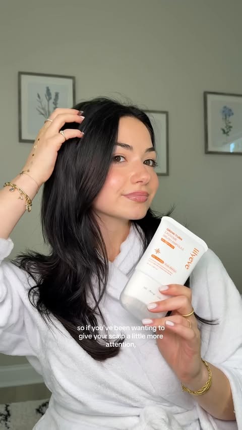 Instagram post by @angelacbeauty for Lilyeve. Caption reads: [...] to stay consistent with 🙆🏻‍♀️ the....