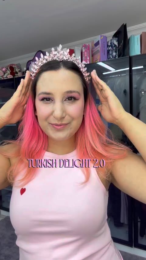 Instagram post by @minesugungor for L'Oréal ContentPRO. Caption reads: #isbirligi #trendnow #turkishdelight....