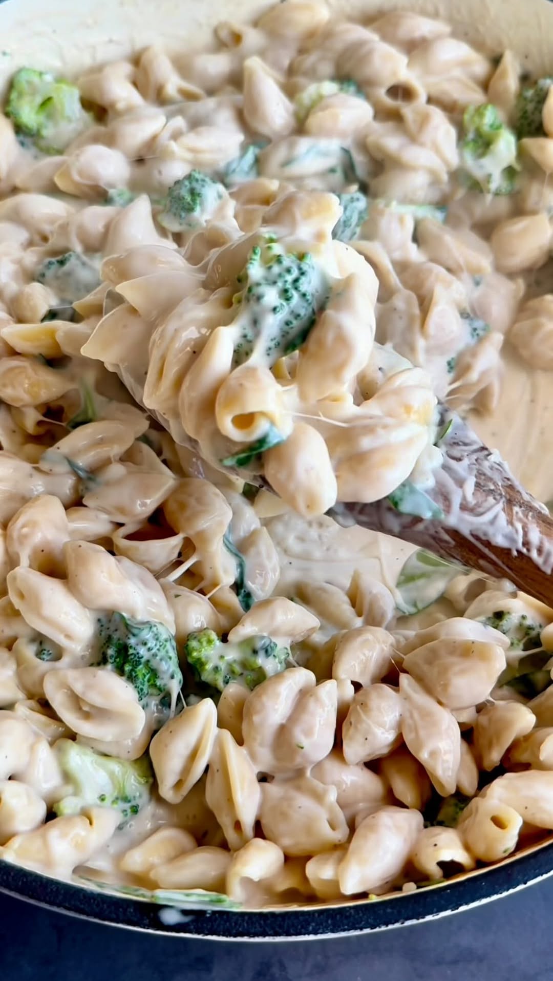 Instagram post by @sara.haven for Banza. Caption reads: creamy greens & gruyere mac n’ cheese using....