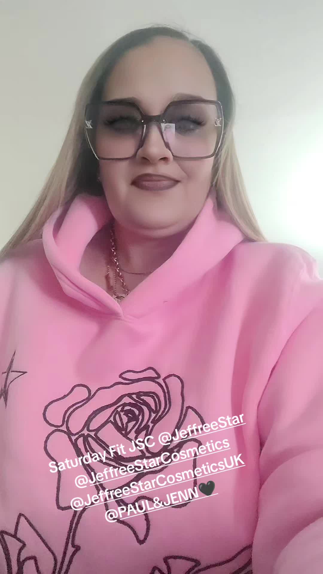 TikTok post by @onlyforyou_gigi for Jeffree Star Cosmetics. Caption reads: Saturday fit get ready with me@Jeffree Star....