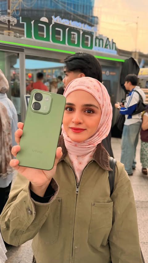 Instagram post by @aisyahhabshee for vivo Malaysia. Caption reads: [...] #vivoV80Lite #10000mAhAlwaysPowered....