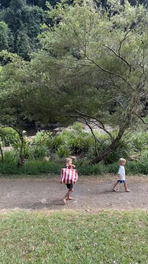 Instagram post by @hannahbeaden for Monster Jam. Caption reads: [...] few minutes)

We packed the kids new ....