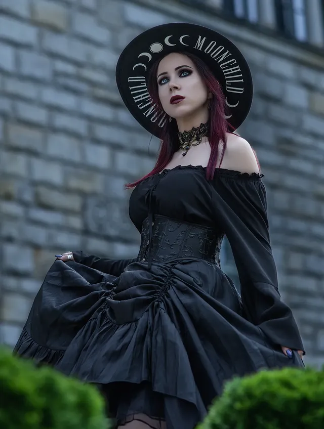 Instagram post by @elizabethvampirelady for Scarlet Darkness. Caption reads: [...] Outfit (gifted) - @scarletdarkness_official....