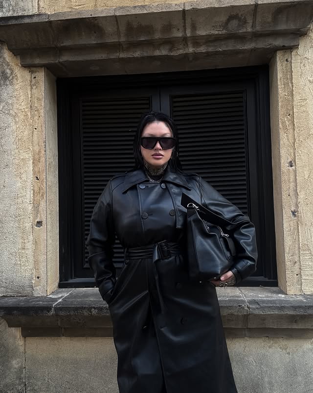 Instagram post by @_messylynne for DEZI. Caption reads: [...] unmoisturized but the outfit is tea

@dezi....